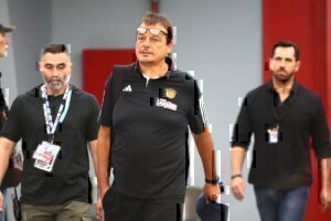 Ολυμπιακός-Παναθηναϊκός: Άρχισαν τα όργανα στο ΣΕΦ - Ερυθρόλευκοι «διαπιστευμένοι» επιτέθηκαν στην πράσινη αποστολή