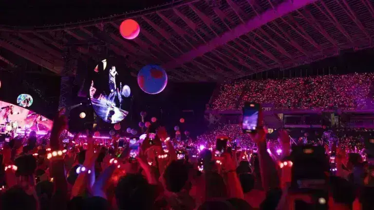 Coldplay: Λογικά ήταν από… χρυσό – Πόσο κόστισε ένα εισιτήριο για την συναυλία τους στην Ελλάδα