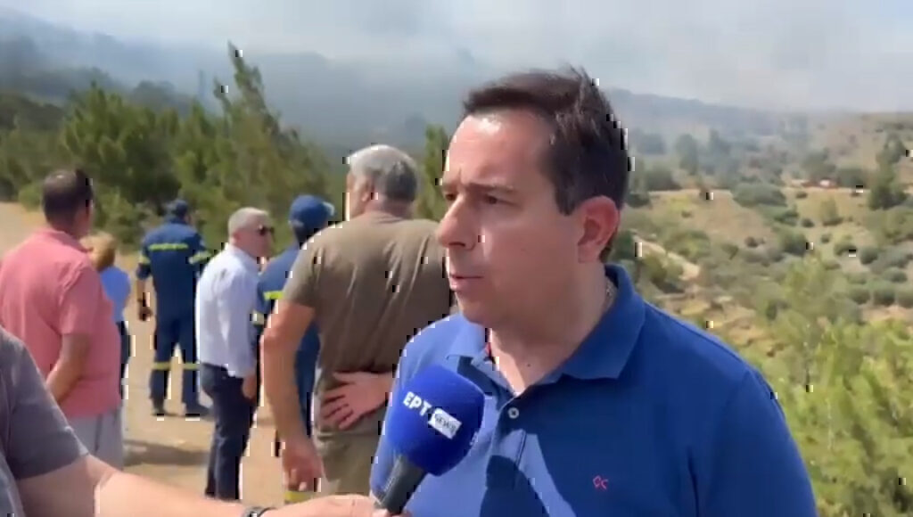 Φωτιά στη Χίο – Μηταράκης: Δασοκομάντος και εναέρια μέσα κάνουν τη διαφορά στον περιορισμό της πυρκαγιάς
