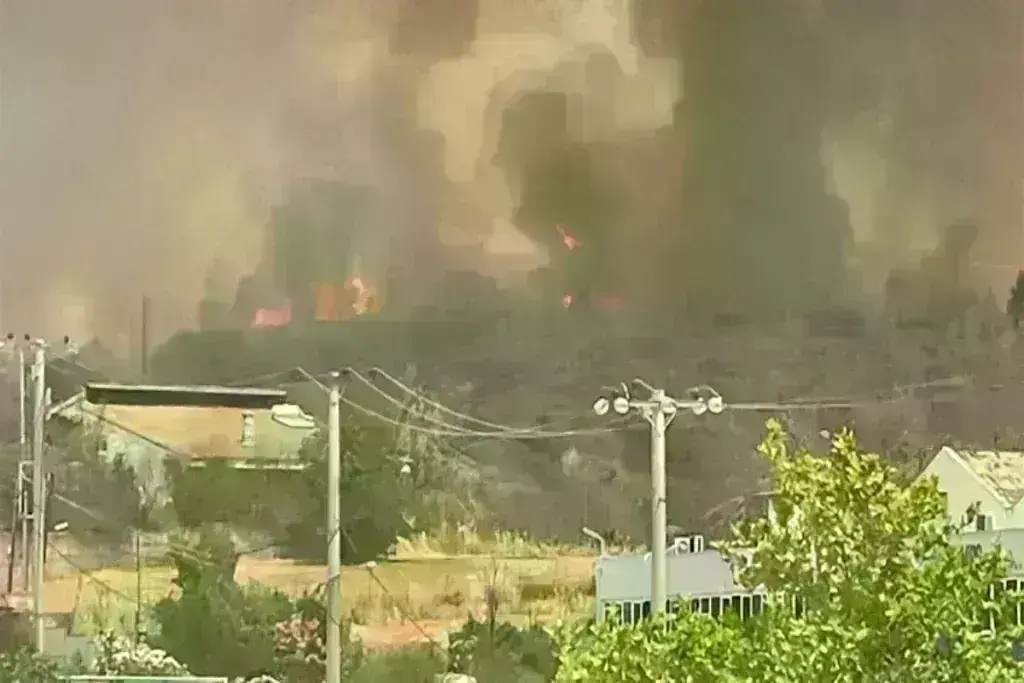 Φωτιά στο Κρυονέρι: Κοντά σε κατοικημένη περιοχή οι φλόγες – Επιχειρούν εναέρια μέσα, πού έχει