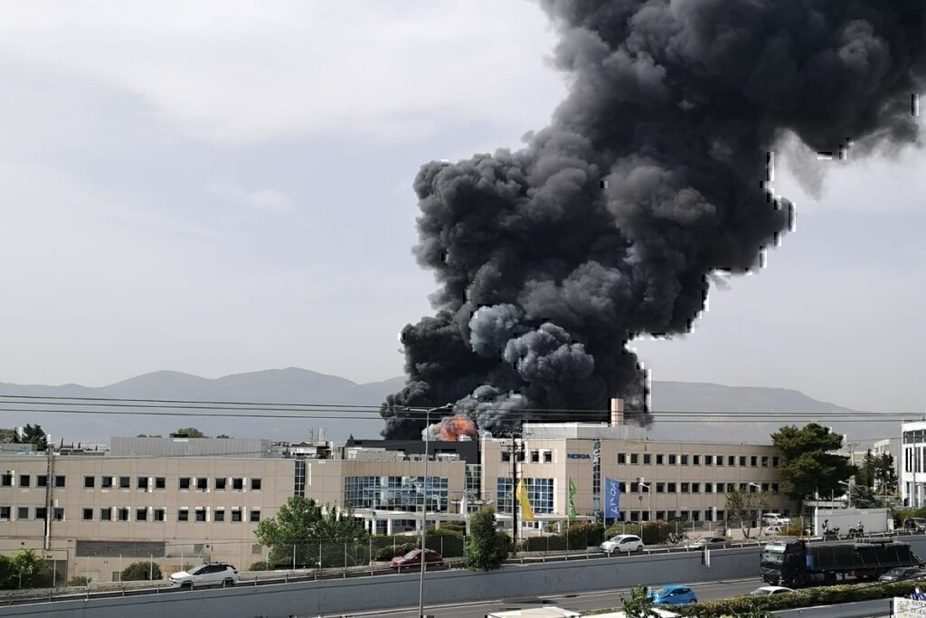 Κηφισιά: Πανικός από ισχυρή έκρηξη και φωτιά σε εργοστάσιο – Τι λέει εργαζόμενος του εργοστασί