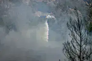 Φωτιά στα Χανιά: Ήχησε ξανά το 112 - Καίγεται κατοικημένη περιοχή, εκκενώνονται συνεχώς οικισμοί