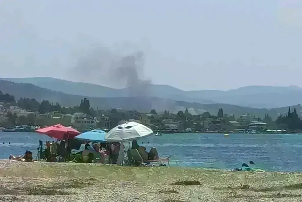 Φωτιά στη Σκάλα Ωρωπού – Επιχειρούν επίγειες δυνάμεις