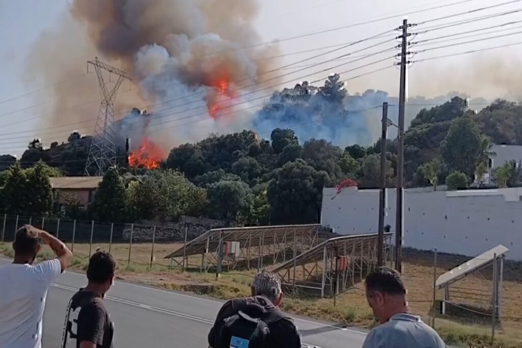 Πύρινος εφιάλτης στη χώρα: Ξεφεύγει η φωτιά στη Ναυπακτία, εκκενώνονται οικισμοί – Υπό έλεγχο σε Εύβοια, Χαλκιδική και Βόνιτσα