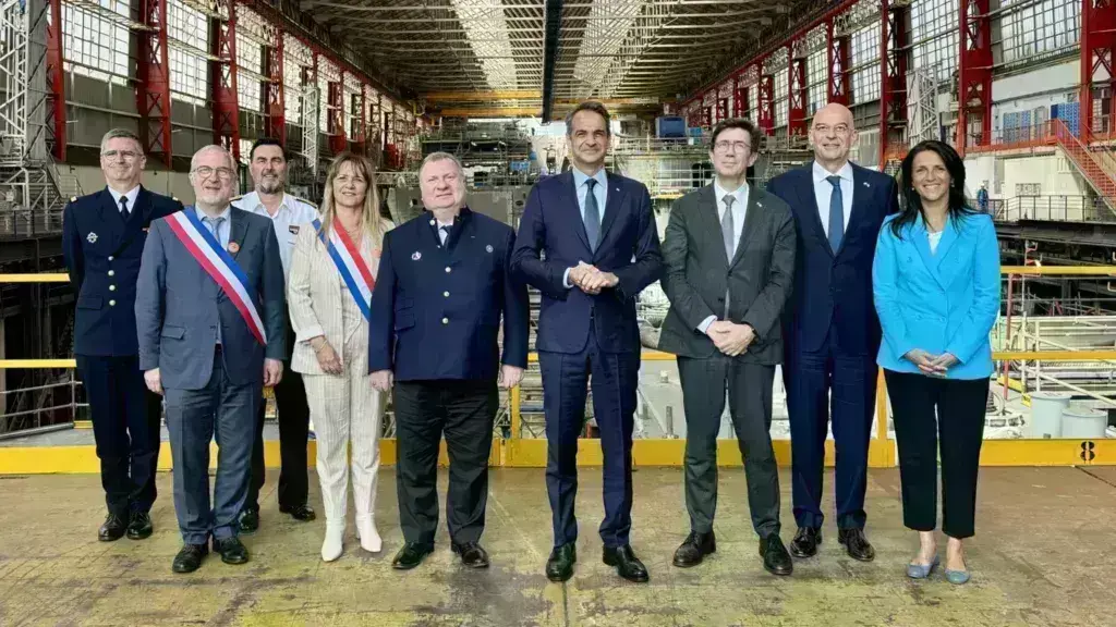 Μητσοτάκης: Στα ναυπηγεία του Λοριάν για τις φρεγάτες Belh@rra