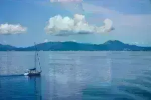 Καιρός: Ωμή παραδοχή από μετεωρολόγο – «Ψεκάζουμε τον ουρανό με δύο τύπους φυσιγγίων» [βίντεο]