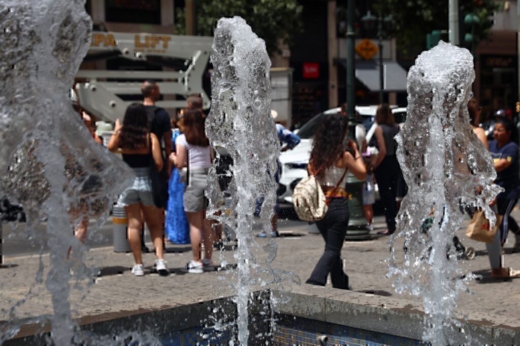 Καιρός: Υψηλή η θερμοκρασία και σήμερα – Ασφυχτική η κατάσταση λόγω φωτιάς