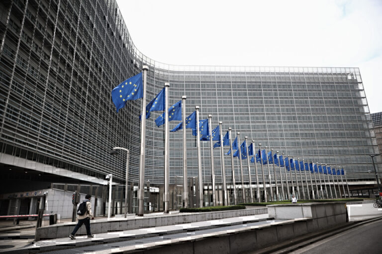 Οκτώ εκλογικές μάχες και τρία αγκάθια