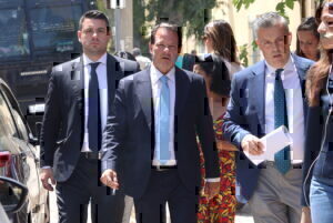 Απόστολος Λύτρας: Απείλησε ξανά την κακοποιημένη σύζυγό του – Συνελήφθη η πρώην γυναίκα του μετά από μήνυση της νυν