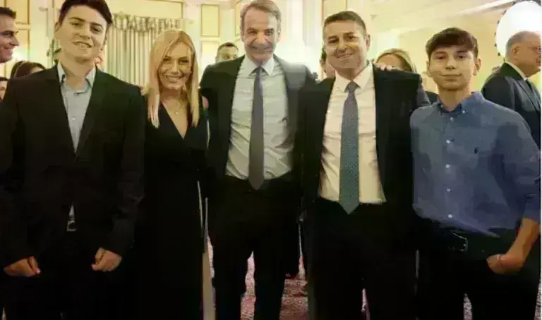 Τίνα Μεσσαροπούλου: Η ανάρτηση μετά την ορκωμοσία του συζύγου της, Γιώργου Μυλωνάκη – «Θα είμαι πάντα δίπλα σου άγρυπνος φρουρός»