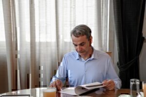 Δημοσκόπηση Interview: Ακρίβεια και γάμοι ομοφύλων οι δύο λόγοι των διαρροών της ΝΔ στις ευρωεκλογές