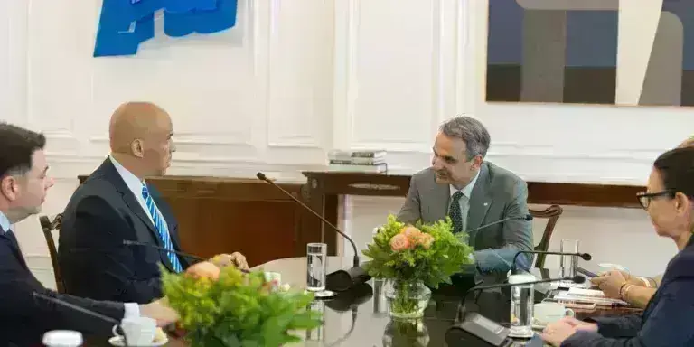 Τι είπαν Μητσοτάκης και Γερουσιαστής των ΗΠΑ, Κόρι Μπούκερ στο Μαξίμου