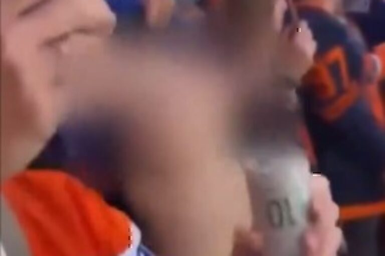 «Τα πέταξε» και σφάζονται οι ιστοσελίδες ερωτικού περιεχομένου – Μυθικές προτάσεις σε οπαδό που έδειξε το στήθος της στο γήπεδο