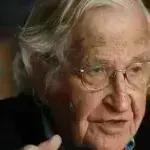 Νόαμ Τσόμτσκι: Η σύζυγός του διαψεύδει ότι πέθανε ο μεγάλος φιλόσοφος