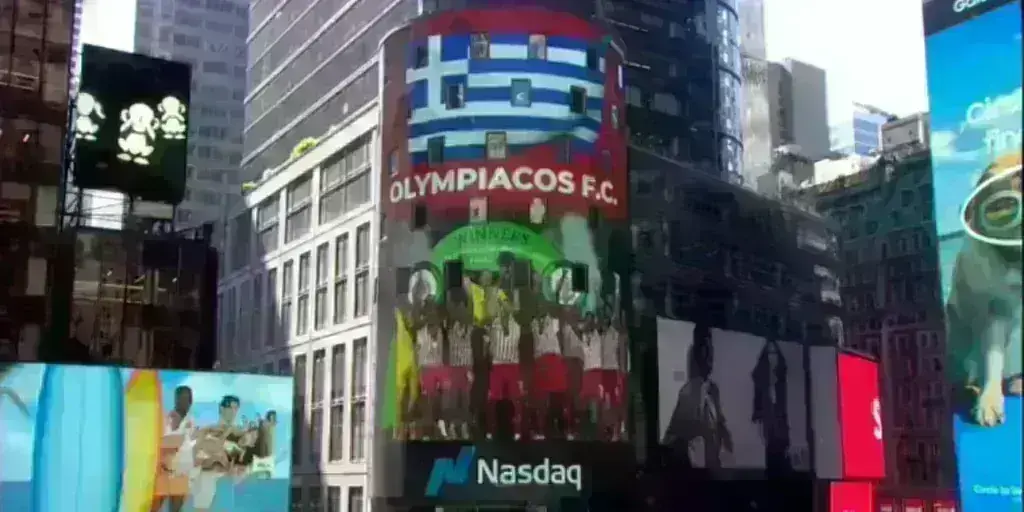 Στην Times Square το έπος του Ολυμπιακού στο Conference League [βίντεο]