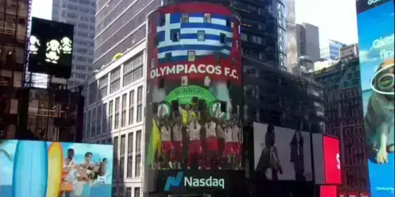 Στην Times Square το έπος του Ολυμπιακού στο Conference League [βίντεο]