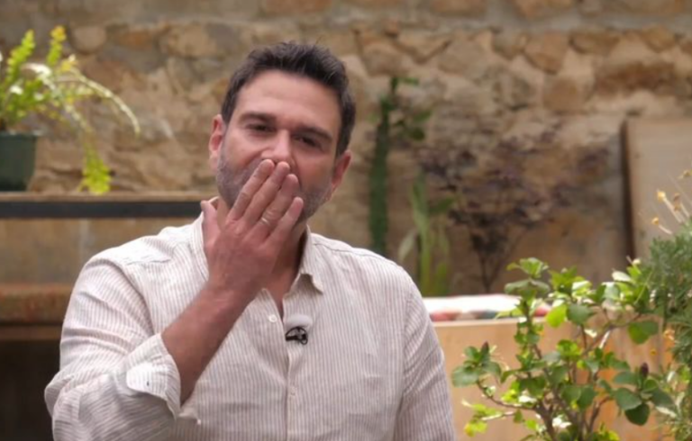 Συγκινημένος ο Τάσος Ιορδανίδης: «Μόνο για εσάς το έκανα» είπε στα παιδιά του