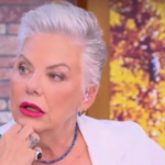 Συγκλονίζει η Παλαιτσάκη: «Έχω υποστεί κακοποίηση. Έπαιρνε και έλεγε πού θα βρεθεί το κεφάλι μου» [βίντεο]