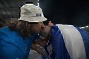 Μίλτος Τεντόγλου: Ο πλανήτης υποκλίθηκε στο μεγαλείο του – Ο «αρχιτέκτονας» Πομάσκι, η «κατάρα» και η «υπόσχεση» [βίντεο]