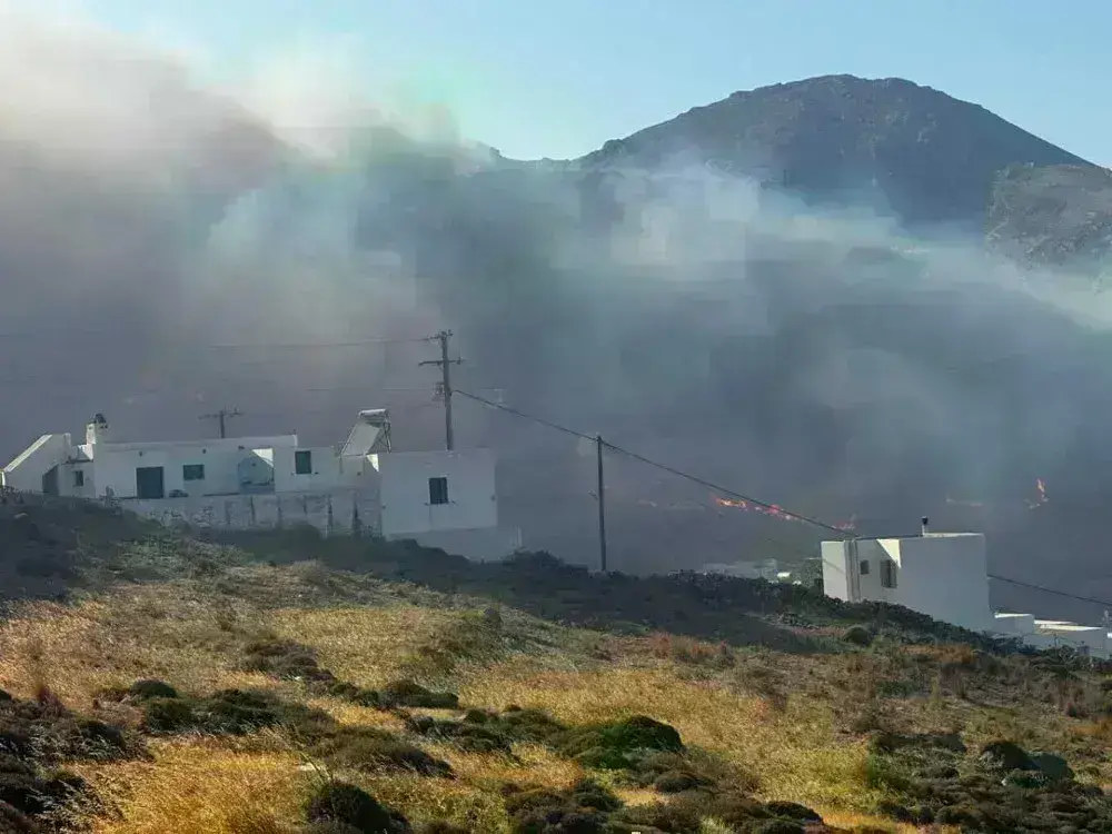 Υπό έλεγχο η φωτιά στη Σέριφο