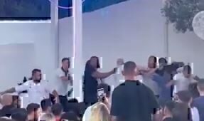Άγριος καυγάς στην Χαλκιδική: Πιάστηκαν στα χέρια δυο παρέες μέσα στο κλάμπ [βίντεο]