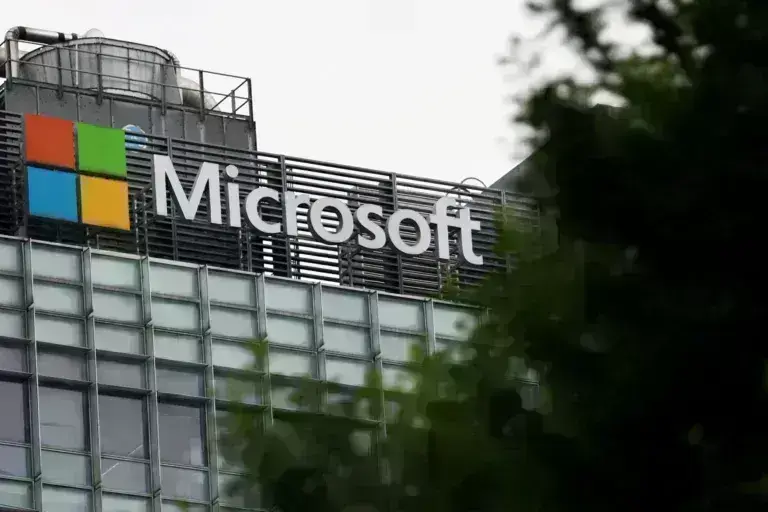 Microsoft: Αντιμέτωπη με βαρύ πρόστιμο από την Κομισιόν