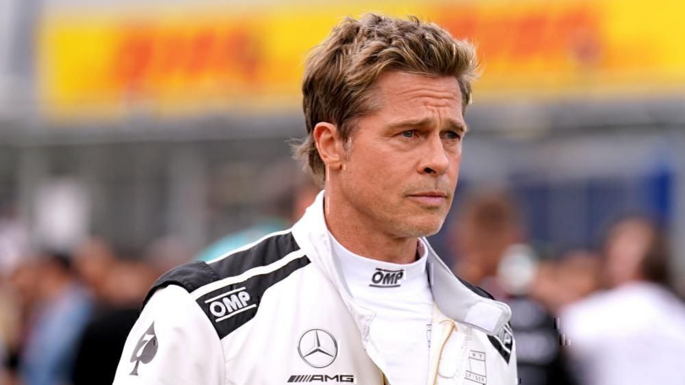 Ο Μπραντ Πιτ με στολή πιλότου στο Bρετανικό Γκραν Πρι