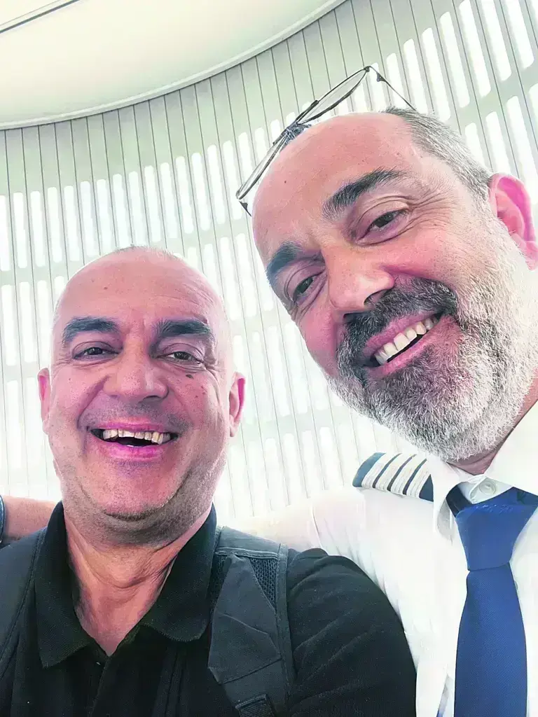 Πολύ χαρούμενος και ο πιλότος της «Aegean»