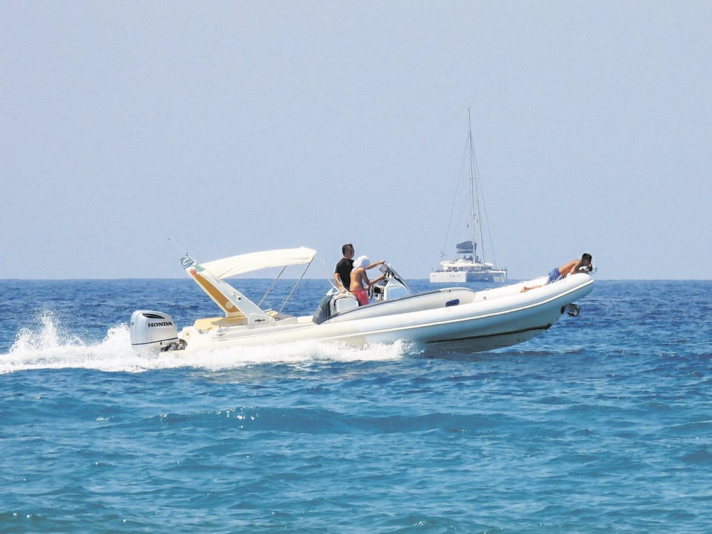 Φόρος έως 200 ευρώ σε 100.000 «σκαφάτους»
