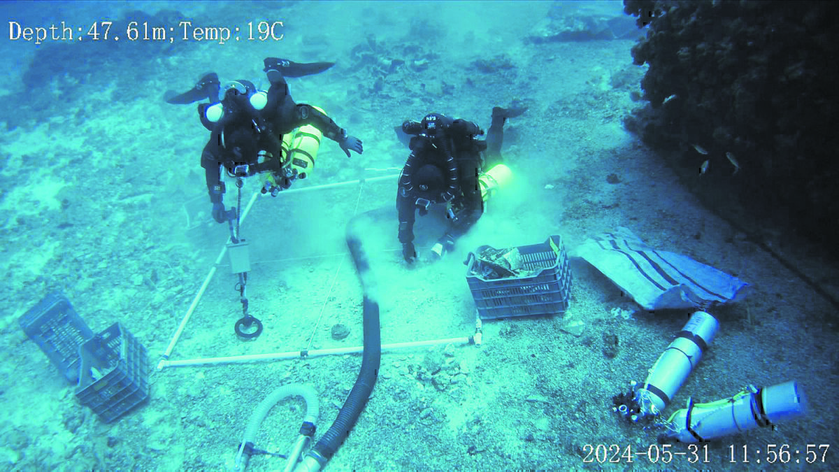 Ναυάγιο των Αντικυθήρων: Στο φως τμήμα του ξύλινου σκαριού