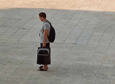 Λαμία: Τουρίστας κοκκάλωσε στη μέση του δρόμου- Κλήθηκε ασθενοφόρο [βίντεο]