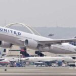 Πανικός σε πτήση της United: Το πλήρωμα έκανε εμετούς- Άλλαξε πορεία