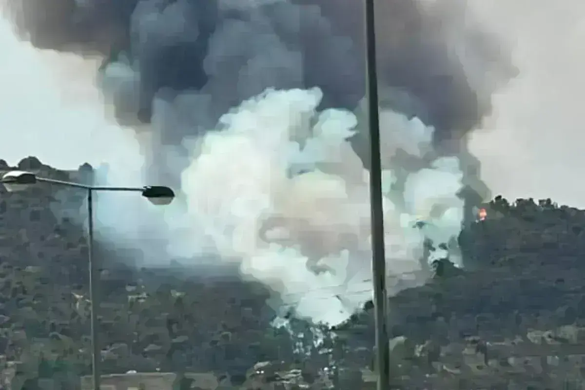 Φωτιά τώρα στα Γλυκά Νερά: Κοντά σε κατοικημένη περιοχή - Εστάλη μήνυμα του 112