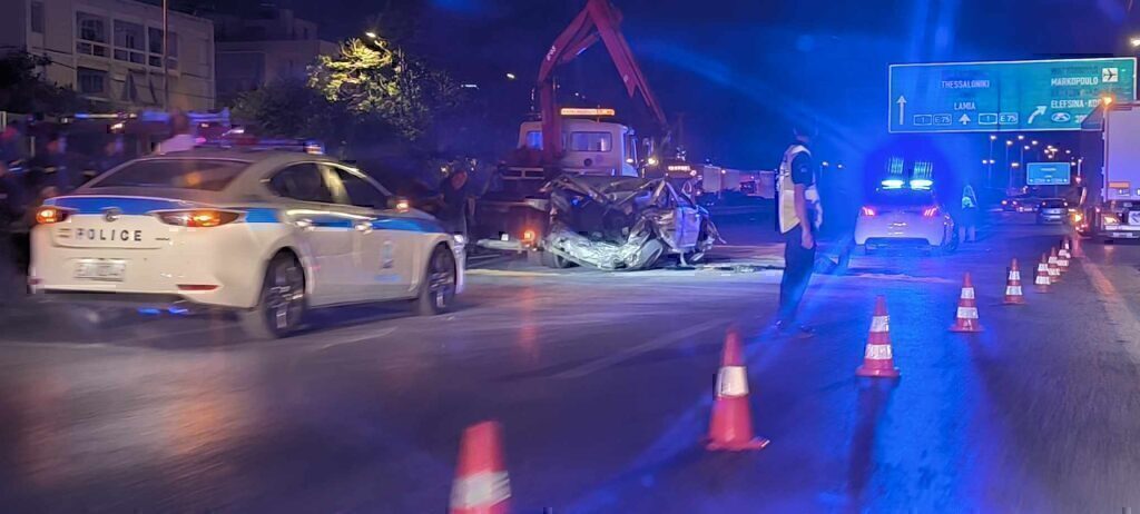 Σοβαρό τροχαίο τα ξημερώματα στη Μεταμόρφωση με 3 τραυματίες