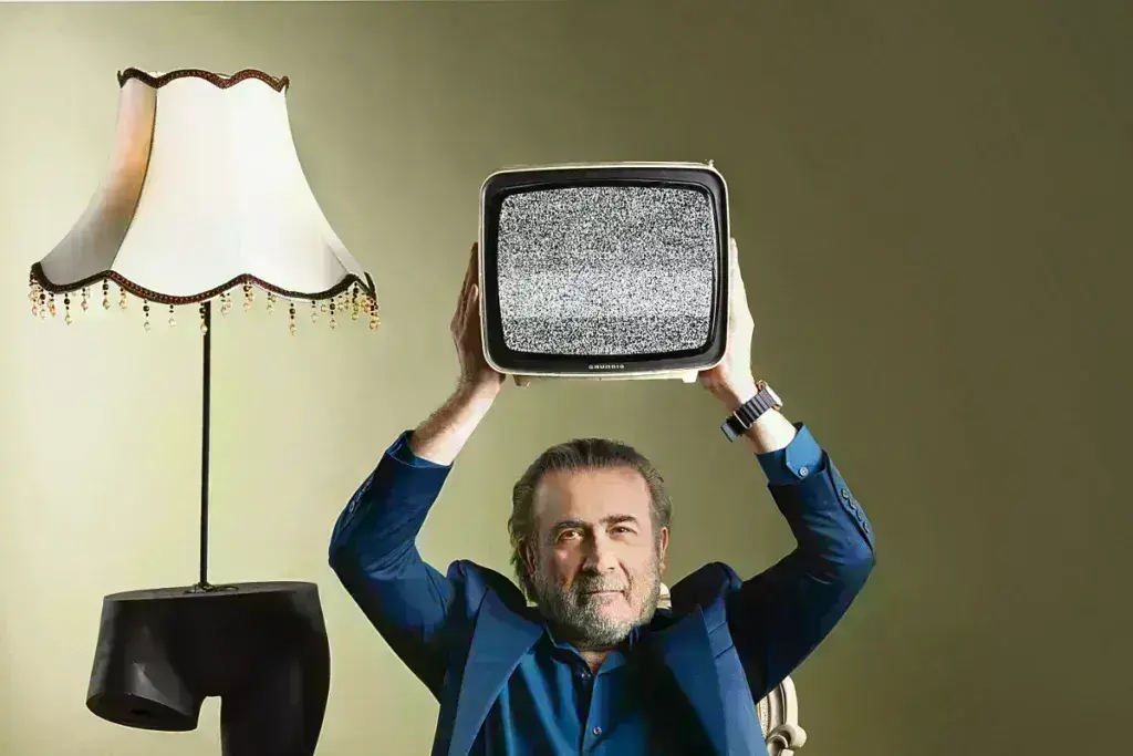 Λάκης Λαζόπουλος στον ΕΤ: «Ολοι κουβαλάμε εσωτερικές νάρκες»