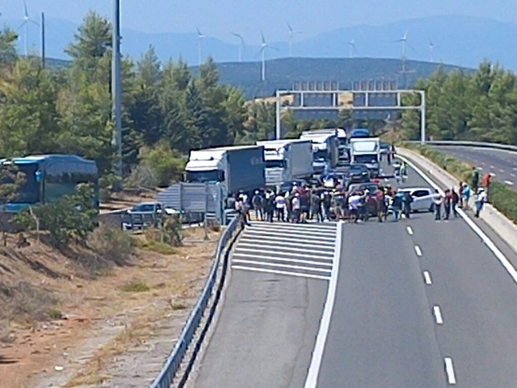 ΛΑΡΚΟ: Αποκαταστάθηκε η κυκλοφορία στην Εθνική Οδό [εικόνες]