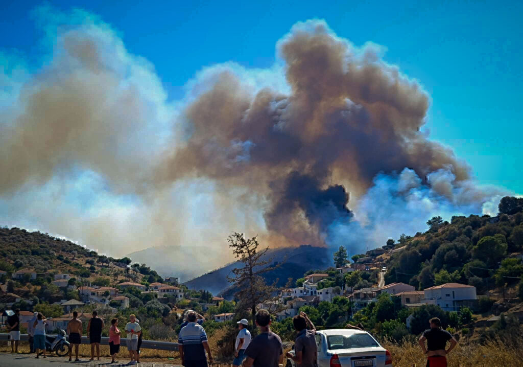 Φωτιά στην Εύβοια: Ολονύχτιο θρίλερ στο πύρινο μέτωπο