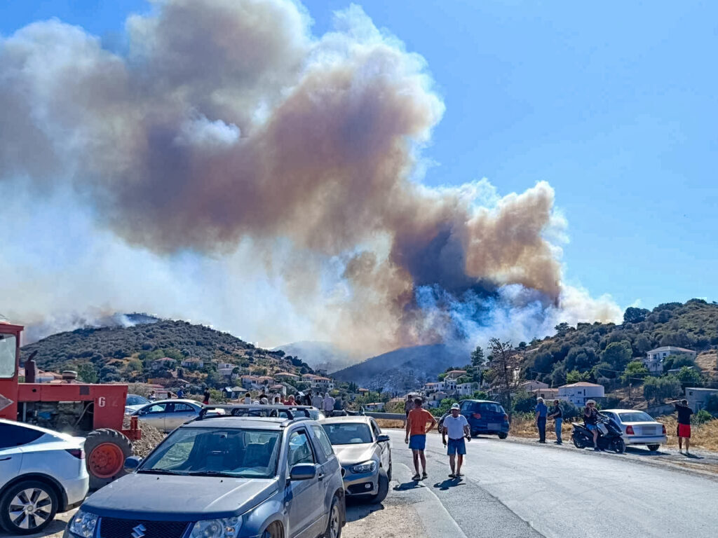 Μεγάλη φωτιά στην Εύβοια: Μαίνεται ανεξέλεγκτη παρά την τιτάνια μάχη της Πυροσβεστικής