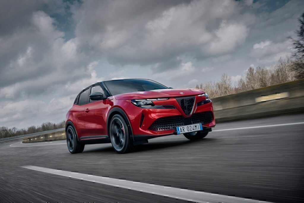 Η ηλεκτρική Alfa Romeo Junior με χαμηλότερη τιμή από την υβριδική έκδοση