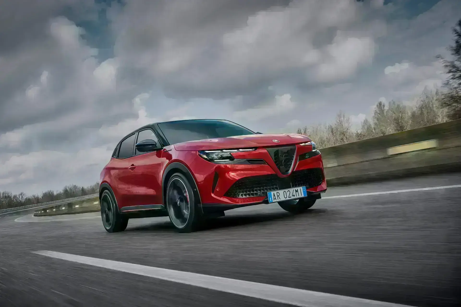 Η ηλεκτρική Alfa Romeo Junior με χαμηλότερη τιμή από την υβριδική έκδοση