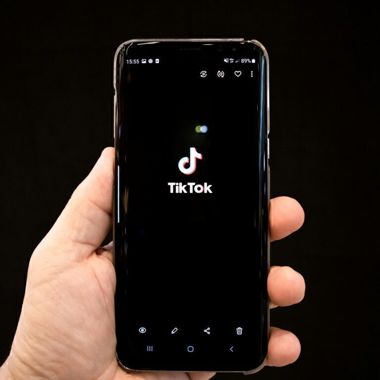 Το TikTok Δοκιμάζει Εικονικούς Influencers: Τι Σημαίνει για το Μέλλον της Πλατφόρμας