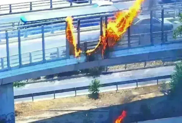Φωτιά σε μοτοσυκλέτα στη λεωφόρο Ποσειδώνος