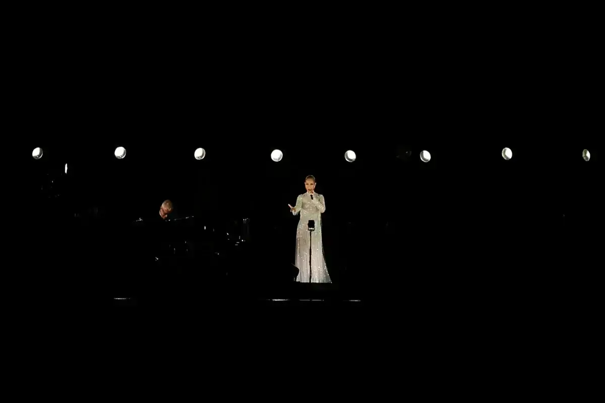 Ολυμπιακοί Αγώνες 2024: Ο πλανήτης υποκλίθηκε στην μοναδική Σελίν Ντιόν – Η συγκλονιστική της ερμηνεία πάνω στον πύργο του Άιφελ [βίντεο]