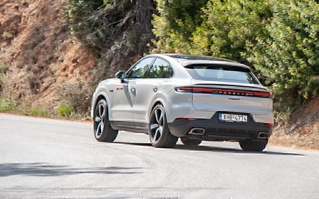 Δοκιμή Porsche Cayenne e-Hybrid: Ακαταμάχητα γοητευτική, αδιανόητα ικανή!