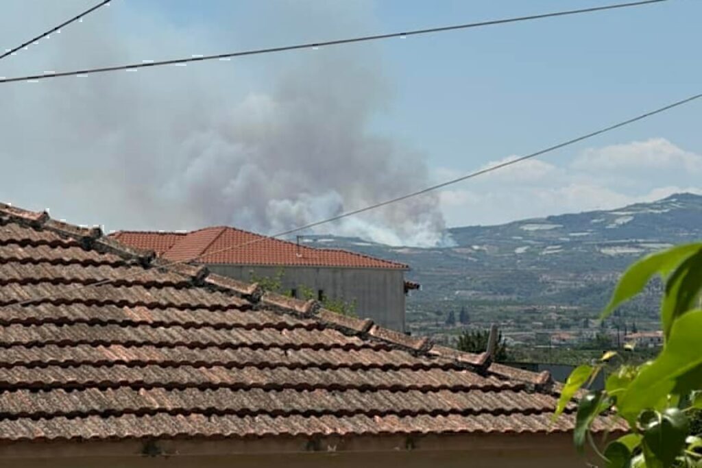 Μεγάλη φωτιά στη Στιμάγκα Κορινθίας: Σηκώθηκαν εναέρια μέσα – Τι λένε κάτοικοι στο Eleftherost