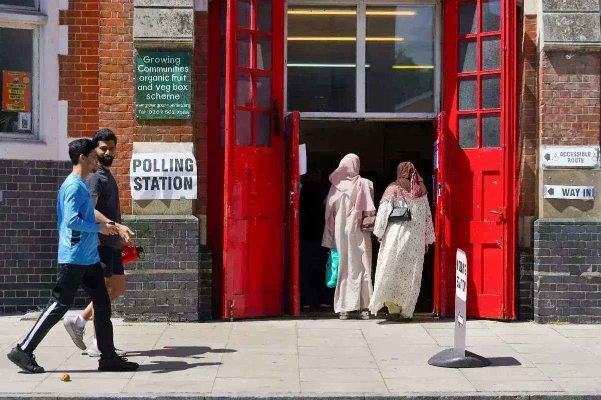 Εκλογές στη Μεγάλη Βρετανία: Αλλαγή σελίδας στην πολιτική σκηνή – Συντριπτική η υπεροχή του Στάρμερ – Πότε βγαίνουν τα πρώτα αποτελέσματα