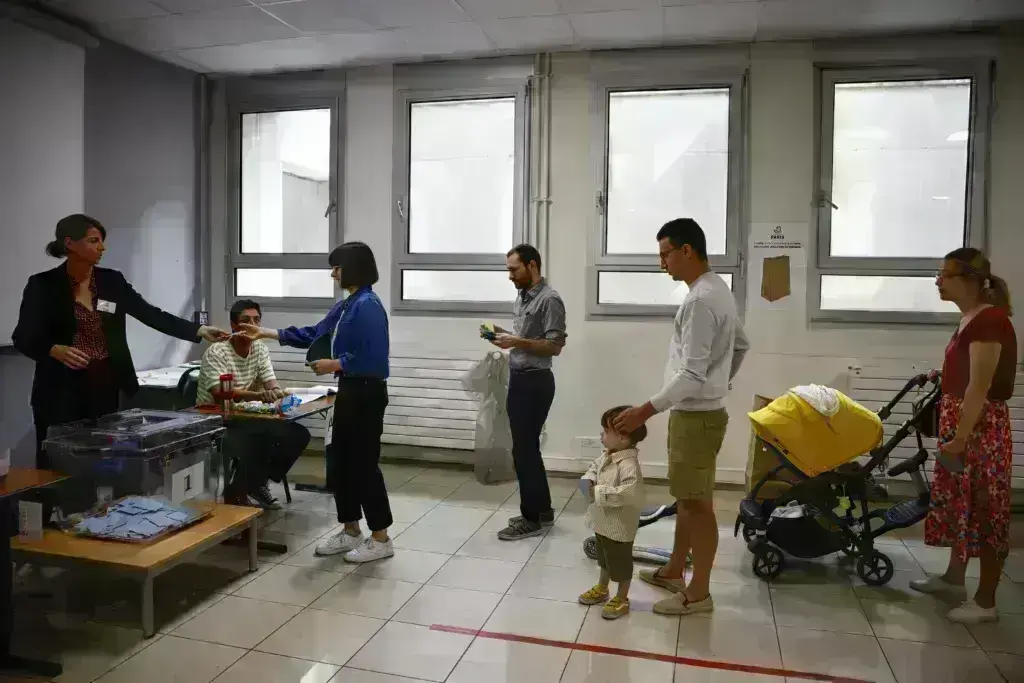 Γαλλία: Υψηλότερη συμμετοχή από το 1981 στο δεύτερο γύρο – Έφτασε στο 59,7%