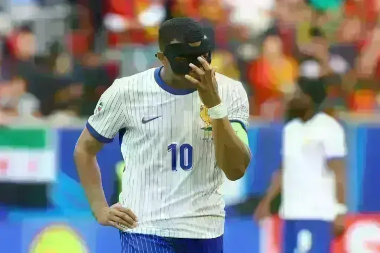 Euro 2024: Αποκάλυψη Ντεσάμπ για τη μάσκα του Εμπαπέ