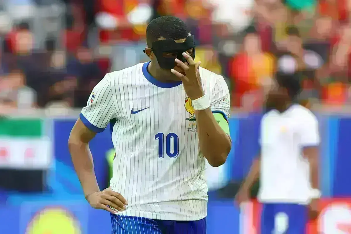 Euro 2024: Αποκάλυψη Ντεσάμπ για τη μάσκα του Εμπαπέ