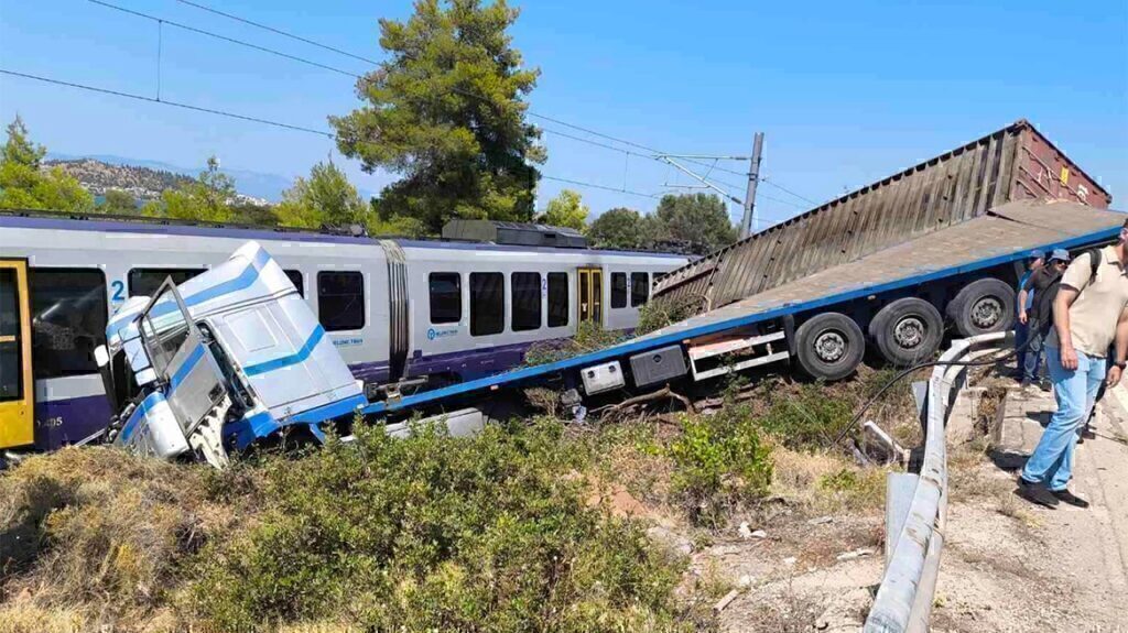 Χαλκίδα: Η κίνηση των μηχανοδηγών που έσωσε ζωές στη σύγκρουση του τρένου με το φορτηγό